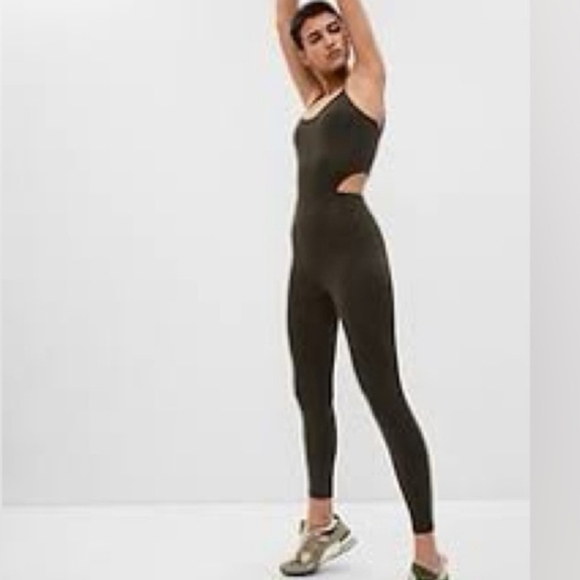 GAP Black One-Piece Bodysuit Jumpsuit Cutout Back Size M Petite Athleisure - Picture 2 of 6
